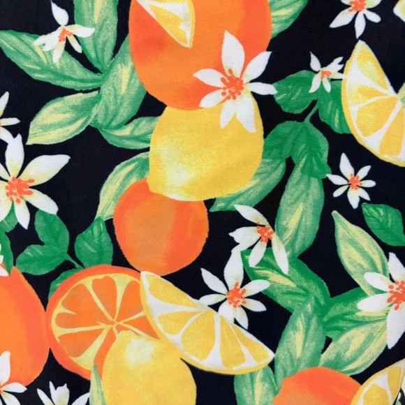 Old Navy Twist-Back Cutout One-Piece Swimsuit Large‎ NWT - Picture 8 of 11